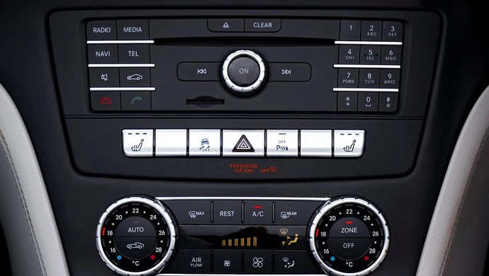 Dlaczego radio nie zapisuje stacji i jak to naprawić?