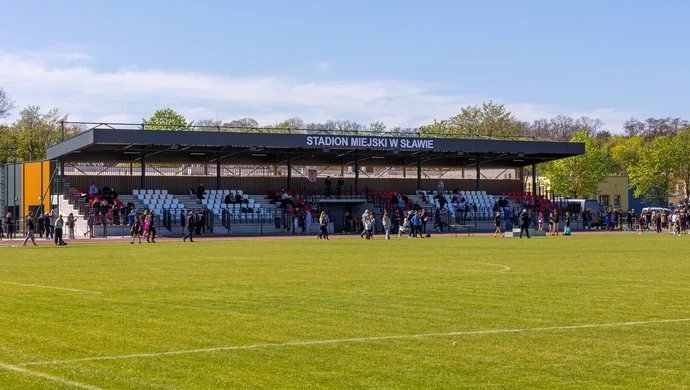 Czas na oficjalne przecięcie wstęgi. Sława otwiera nowy stadion