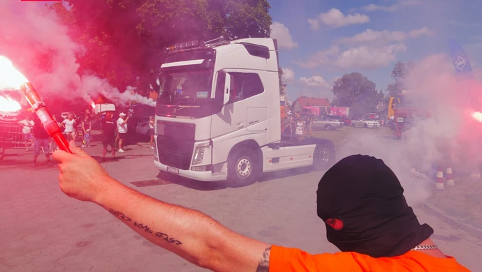 Konwój przejechał ulicami, teraz czas na piknik charytatywny. Drogowi Mikołajowie opanowali Wschowę [ZDJĘCIA]