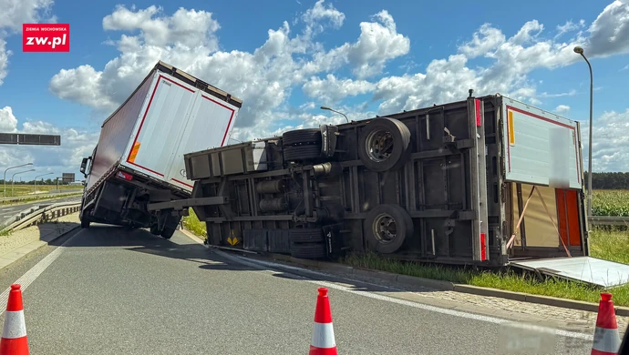 Na zjeździe z S5 przewróciła się przyczepa. 54-latek jechał za szybko