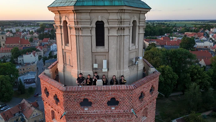 Pieśni maryjne wybrzmiały z wieży kościoła Farnego po ponad 25 latach
