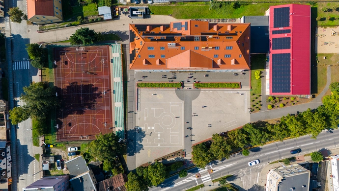 Sprzęt ze środków KPO trafia do wschowskich szkół. „Konkretne pieniądze”