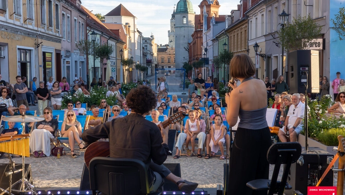 Grali i śpiewali na deptaku. Wystąpił duet Olejarz i Woźniak oraz Sejsmograf