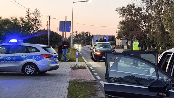 Zdarzenie drogowe w Nowej Wsi pod Wschową. Jedną z osób przewieziono do szpitala