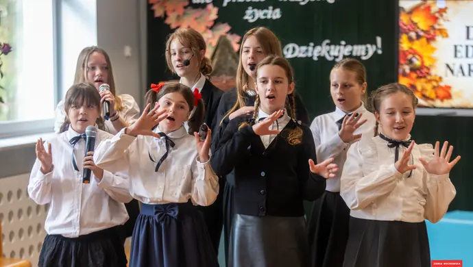 Gminny Dzień Edukacji Narodowej w Osowej Sieni. Burmistrz nagrodził 15 nauczycielek