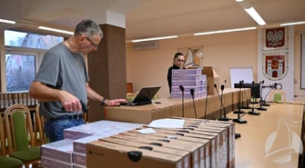 Blisko tysiąc urządzeń dla uczniów. Duża dostawa sprzętu do szkół