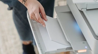 Wydajność biura pod kontrolą: Jak mądrze zarządzać eksploatacją drukarek?