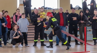 Połączyć węże, zawiązać węzeł, przenieść gaśnicę. Młodzieżowe Drużyny Pożarnicze rywalizowały we Wschowie