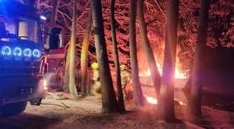Łódź w płomieniach na Jeziorze Sławskim. Podpalenie? Sprawę bada policja