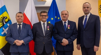 Złote Medale za Długoletnią Służbę. Prezydent RP uhonorował pracowników Starostwa Powiatowego we Wschowie