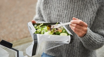 Zdrowe nawyki żywieniowe dla osób, które pracują z domu i ciągle są przy lodówce