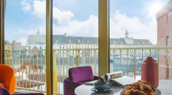 Apartament czy hotel w centrum Wrocławia – co lepiej sprawdza się przy 2–4-dniowym pobycie?