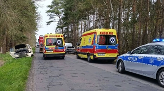 21-latek skręcał, 48-latka wyprzedzała. Trzy Volkswageny rozbite na trasie Gola - Szreniawa