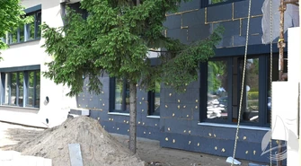 Po oknach czas na elewację. Termomodernizacja szkół w Sławie postępuje