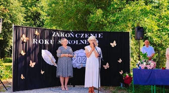 Wzruszający moment w Starych Drzewcach. Pożegnano nauczycielkę z 49-letnim stażem