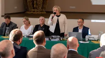 Ponad 100 osób, prawie trzy godziny rozmów. Co dalej z fermą bydła w Wyszanowie?
