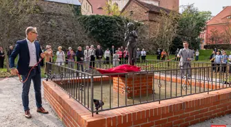 Wschowianie znów mają swojego Flecistę. Wrócił do fontanny w parku [ZDJĘCIA]